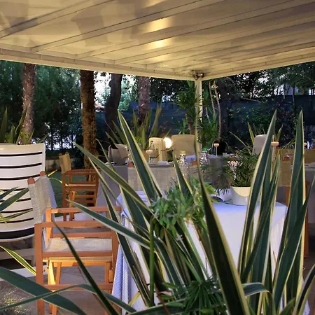 מלון Raffaelli Park 4*