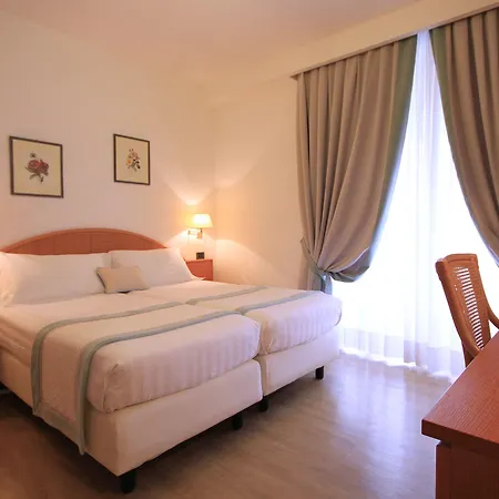 מלון Raffaelli Park 4*