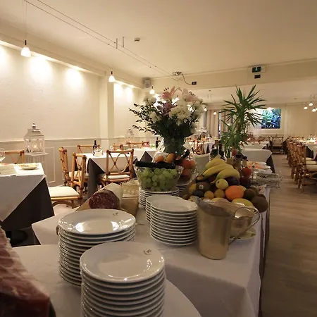 拉法利公园酒店 4*